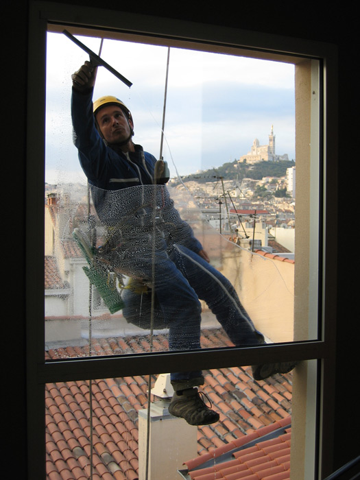 Nettoyage de vitres sur corde avec Cordaix