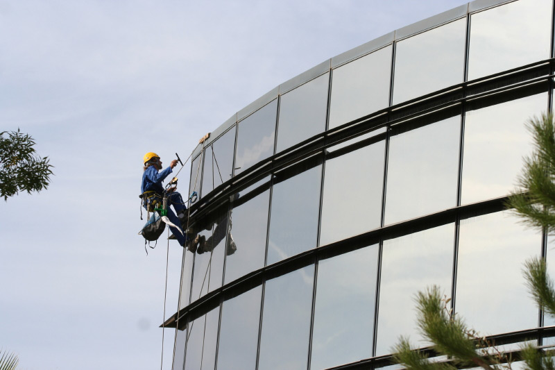 Nettoyage de vitres par l'entreprise acro Cordaix